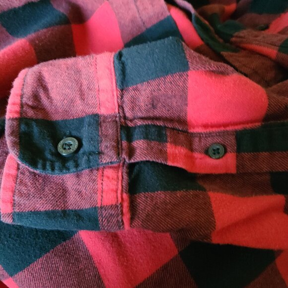 AEROPOSTALE WOMEN'S LONG SLEEVE RED /BLACK "BUFFALO PLAID" FLANNEL SIZE MEDIUM - Picture 3 of 6